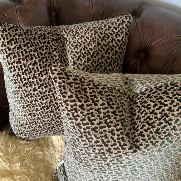 Set of 2 Leopard Print Throw Pillows velour‎ printed textured velvet down insert - Picture 13 of 13